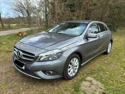 Gebraucht Mercedes A180 122 PS (89 kW) 2012 Grau Kleinwagen