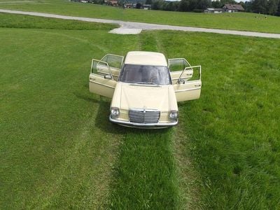 Gebraucht Mercedes 200 95 PS (69 kW) 1974 Beige Limousine