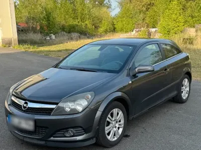 Usata Opel Astra GTC 140 CV (102 kW) 2009 Grigio Coupé