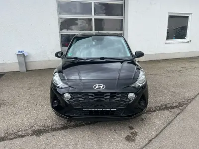 Gebraucht Hyundai i10 Trend 84 PS (61 kW) 2020 Phantom black / met Kleinwagen