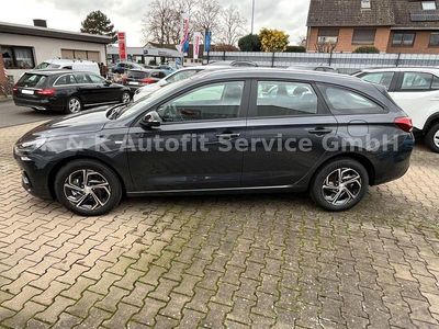 Grau Gebraucht 2024 Hyundai i30 Kombi | 23.100 € (Fairer Preis)