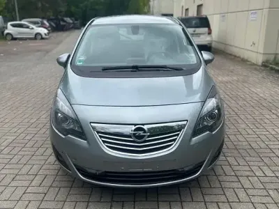 Gebraucht Opel Meriva Innovation 101 PS (74 kW) 2011 Silber Van / Kleinbus
