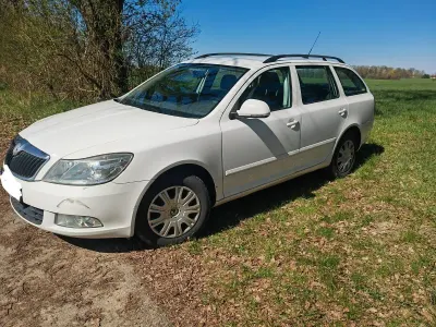 Gebraucht Skoda Octavia Ambiente 105 PS (77 kW) 2010 Weiß Kombi