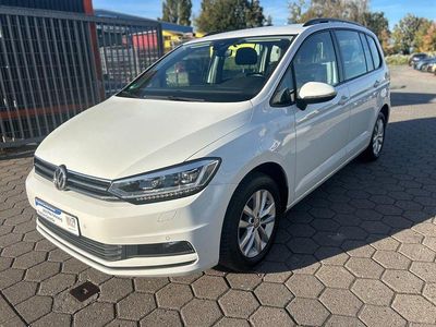 Weiß Gebraucht 2020 VW Touran Comfortline Van / Kleinbus | 10.850 € (Fairer Preis)