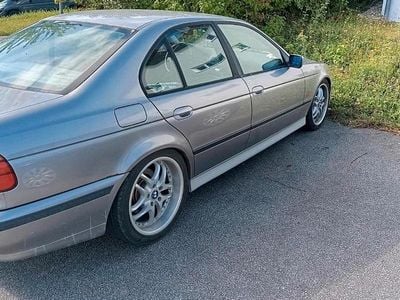 BMW 523