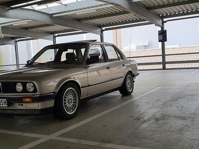 Gebraucht BMW 325 122 PS (89 kW) 1985 Beige Limousine