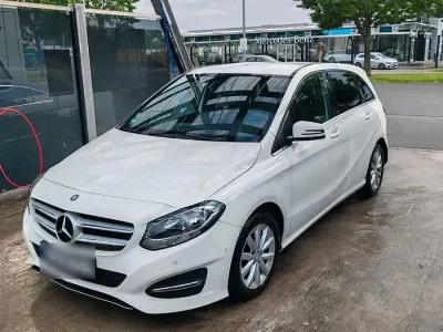 Gebraucht Mercedes B180 109 PS (80 kW) 2015 Weiß Kleinwagen