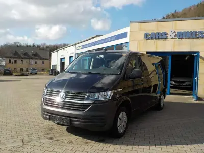Gebraucht VW Caravelle Trendline 150 PS (110 kW) 2021 Deep black perleffekt Van