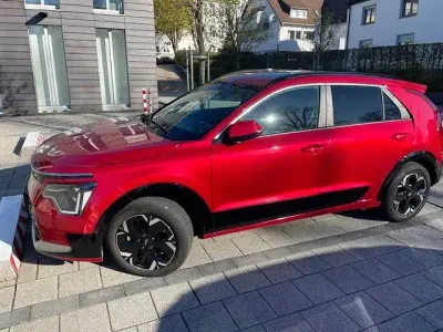 Używany Kia Niro Inspiration 150 kW (204 KM) 2023 Czerwony SUV