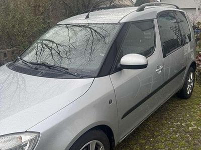Brilliantsilber metallic Gebraucht 2010 Skoda Roomster Plus Edition Van / Kleinbus | 1.450 €