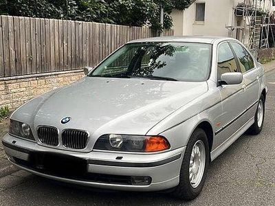 BMW 528