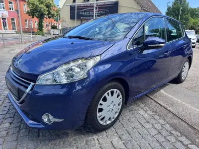 Gebraucht Peugeot 208 Allure 120 PS (88 kW) 2014 Blau Kleinwagen