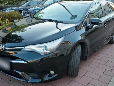 Gebraucht Toyota Avensis 112 PS (82 kW) 2016 Schwarz Kombi