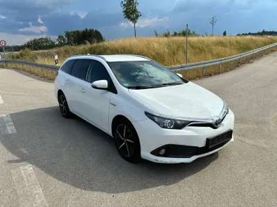 Gebraucht Toyota Auris Touring Sports Comfort 99 PS (72 kW) 2017 Weiß Kombi