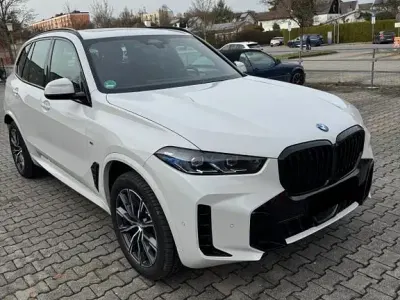 Gebraucht BMW X5 M Sport 298 PS (219 kW) 2025 Weiß SUV