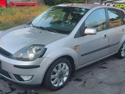 Gebraucht Ford Fiesta 80 PS (58 kW) 2005 Silber Kleinwagen