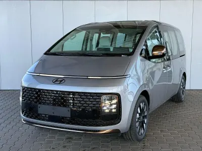 Gebraucht Hyundai Staria 224 PS (164 kW) 2025 Shimmering silver metallic Van / Kleinbus