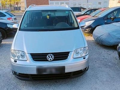 Second-hand VW Touran 140 CP (102 kW) 2006 Argintiu Monovolum