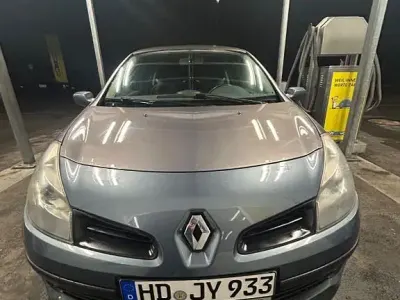 Używany Renault Clio II Authentique 75 KM (55 kW) 2006 Szary Sedan/Limuzyna