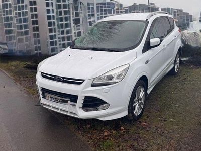 Gebraucht Ford Kuga Individual 179 PS (131 kW) 2015 Weiß SUV