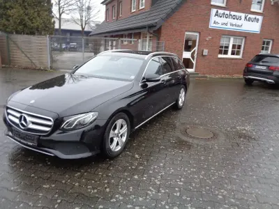 Gebraucht Mercedes E220 194 PS (142 kW) 2017 Schwarz Limousine