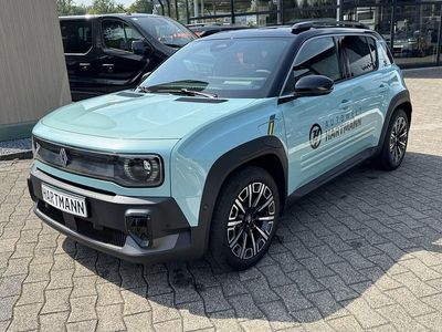 Hautsdefrancegrün, black pearlschwarz metallic (grün) Gebraucht 2025 Renault 4 E-Tech Iconic SUV | 36.350 € (Etwas zu teuer)
