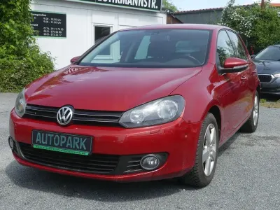 Gebraucht VW Golf VI Team 105 PS (77 kW) 2010 Rot Kleinwagen
