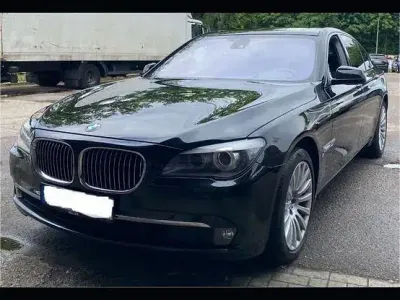 Gebraucht BMW 750 408 PS (300 kW) 2011 Blau Limousine
