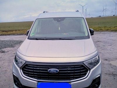 Gebraucht Ford Tourneo Connect Titanium 114 PS (83 kW) 2022 Silber Van / Kleinbus
