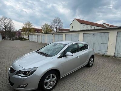 Gebraucht Opel Astra 140 PS (102 kW) 2010 Silber Limousine