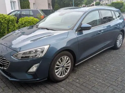 Gebraucht Ford Focus Titanium 120 PS (88 kW) 2018 Blau Kombi