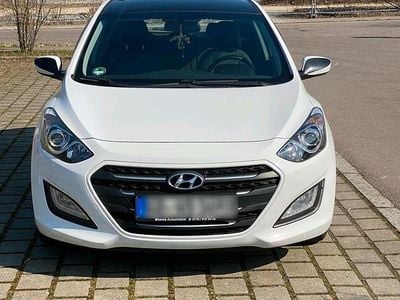 Gebraucht Hyundai i30 136 PS (100 kW) 2015 Weiß Limousine