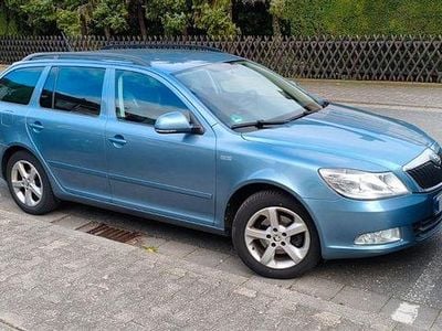 Gebraucht Skoda Octavia Family 105 PS (77 kW) 2011 Blau Kombi