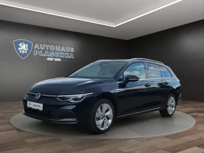 Gebraucht VW Golf VIII Style 131 PS (96 kW) 2023 Deep black perleffekt (schwarz) Kombi