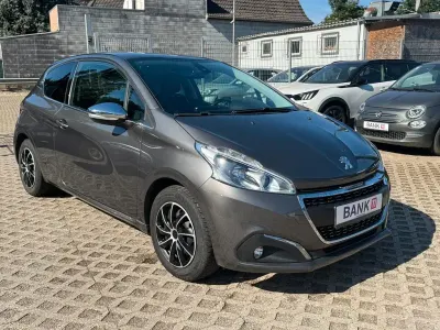 Gebraucht Peugeot 208 110 PS (80 kW) 2018 Lackierung platiniumgrau Kleinwagen