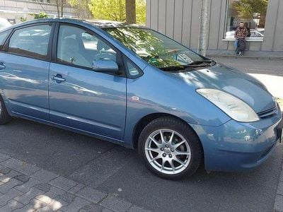 Second-hand Toyota Prius Executive 77 CP (56 kW) 2005 Albastru Hatchback