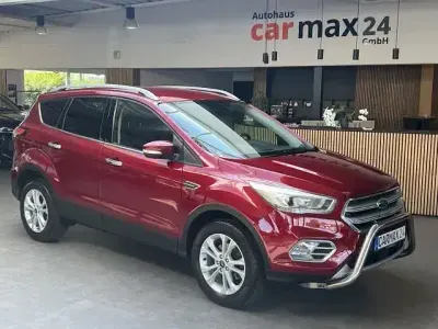 Gebraucht Ford Kuga Titanium 150 PS (110 kW) 2019 Rubyrot (metallic) SUV
