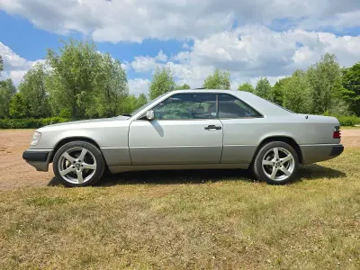 Gebraucht Mercedes 230 132 PS (97 kW) 1988 Silber Coupé