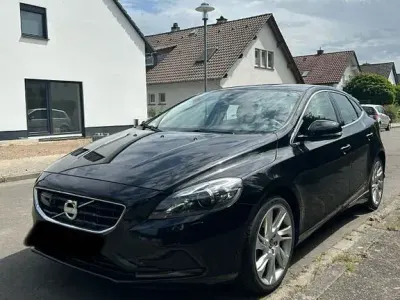 Gebraucht Volvo V40 Summum 177 PS (130 kW) 2012 Schwarz Kleinwagen