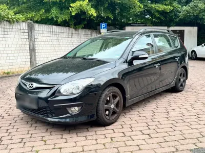 Gebraucht Hyundai i30 109 PS (80 kW) 2012 Schwarz Kombi