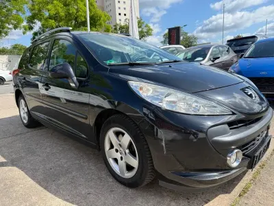Gebraucht Peugeot 207 Tendance 73 PS (53 kW) 2012 Schwarz Kombi
