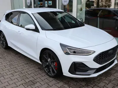 Neu Ford Focus ST 280 PS (205 kW) 2025 Weiß Limousine