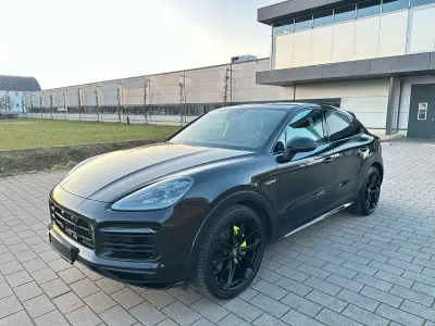 Gebraucht Porsche Cayenne E-Hybrid Coupe 462 PS (339 kW) 2020 Tiefschwarz SUV