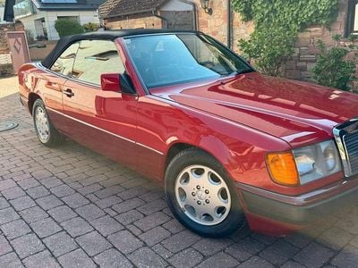 Usata Mercedes 300 220 CV (161 kW) 1992 Rosso Cabrio