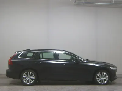 Usado Volvo V60 Momentum 197 HP (144 kW) 2021 Preto Carrinha