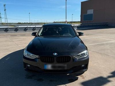 Usata BMW 318 Sport Line 143 CV (105 kW) 2013 Nero Berlina