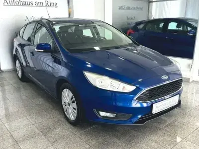 Gebraucht Ford Focus 101 PS (74 kW) 2015 Blau Limousine