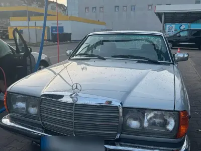 Gebraucht Mercedes 230 136 PS (100 kW) 1984 Silber Coupé