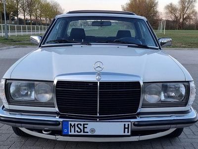Second-hand Mercedes 230 136 CP (100 kW) 1984 Alb Coupe