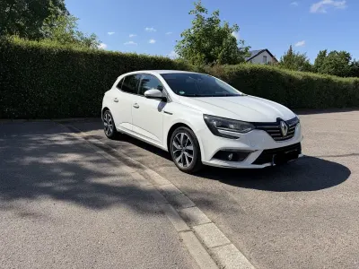 Gebraucht Renault Mégane Bose Edition 132 PS (97 kW) 2017 Weiß Limousine